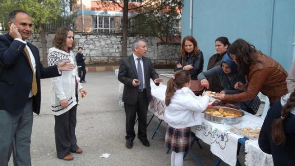 Fatih İlkokulu Okul Aile Birliği Kermes düzenledi
