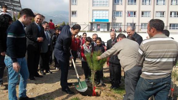 Okullar Hayat Olsun Projesi kapsamında Ümit Güldane ERDAL Ortaokulu Ağaç Dikim Töreni